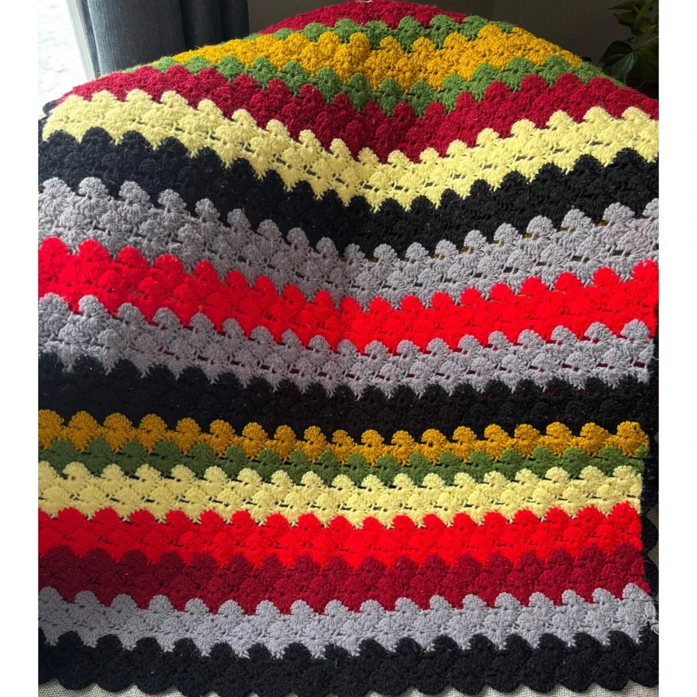 Vtg Handmade Crochet Afghan Blanket Multi Color 32x67  Shell Stitch Scalloped‎